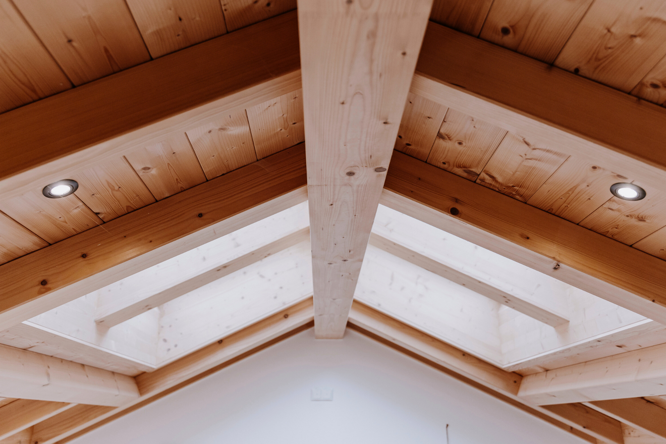 Neue Dachfenster, die jede Menge Tageslicht ins Haus lassen.