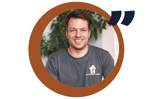 Florian Huber, Geschäftsführer der Zimmerei Huber, in einer Kreis-Grafik